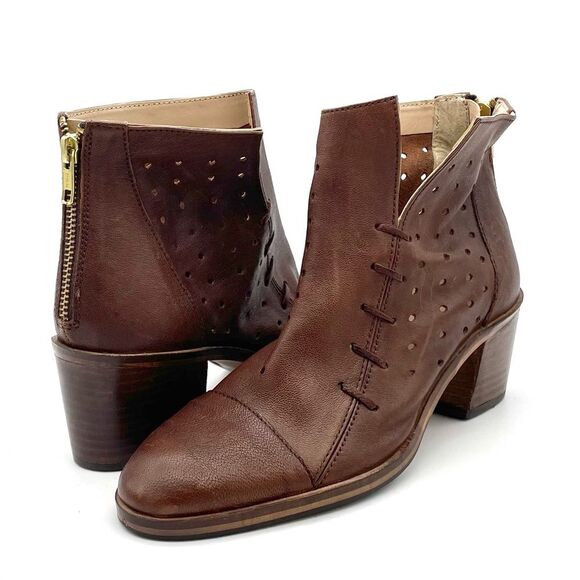Journee Collection Ulima Leather Block Heel Bootie Walnut Brown Women’s Size 6 - Picture 16 of 16
